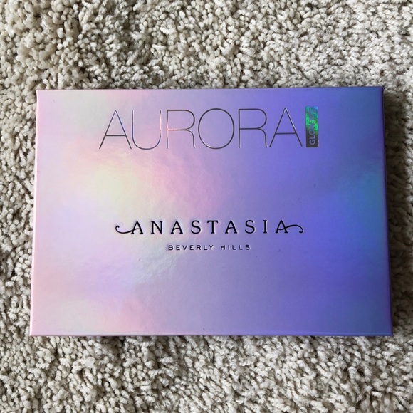 Anastasia Beverly Hills Aurora Glow Kit - Picture 4 of 5
